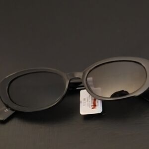 🛍3 For $18🛍Tilly's Black Oval Sunglasses